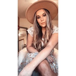 Meet your Posher, Amber